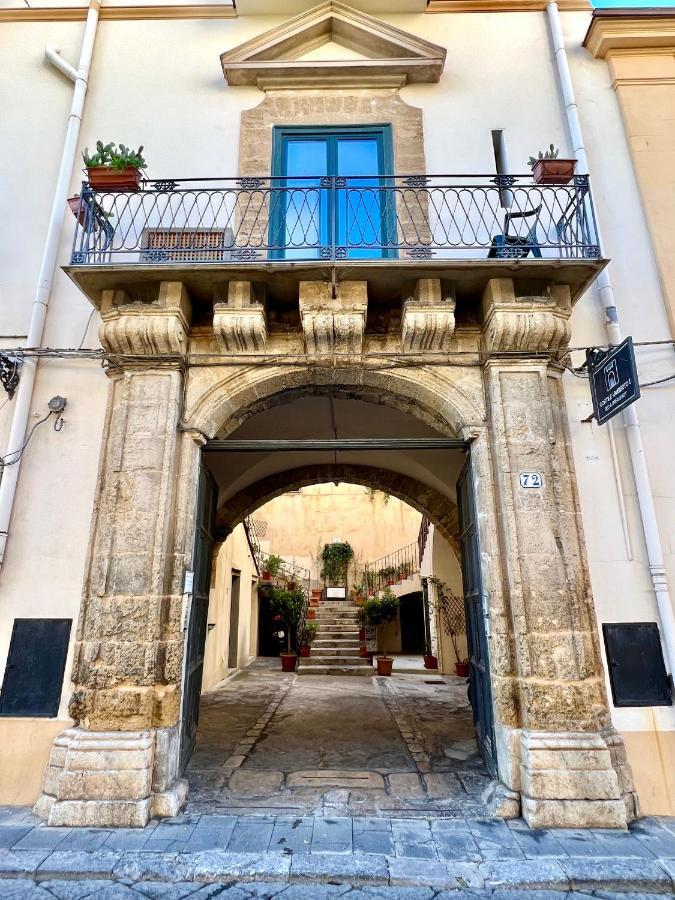 Bed and Breakfast Cortile Umberto I Чефалу Екстер'єр фото