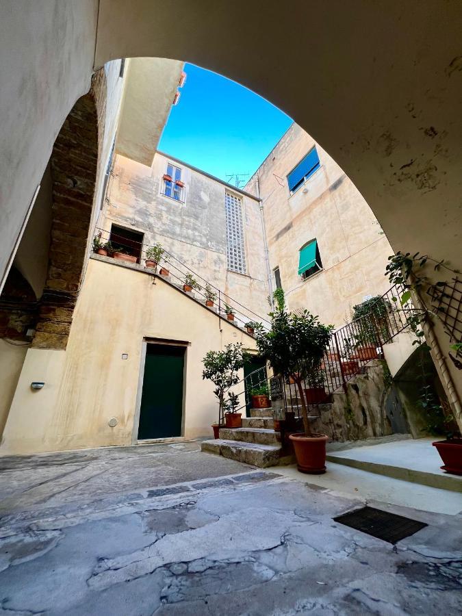 Bed and Breakfast Cortile Umberto I Чефалу Екстер'єр фото